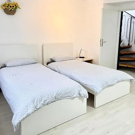 Apartment Messe, 2-bedroom Duplex With Kitchen And Garden Dusseldorf