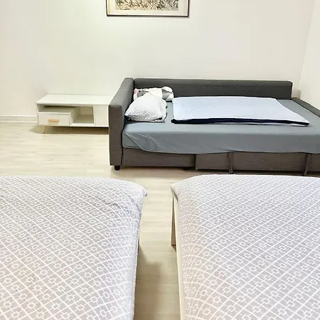 Apartment Messe, 2-bedroom Duplex With Kitchen And Garden